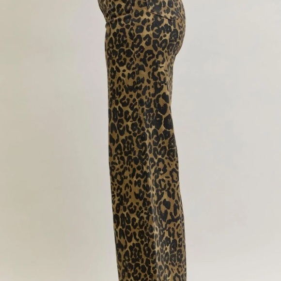 Judy Blue Leopard Print Wide-Leg Pants Size 9 - Picture 2 of 9